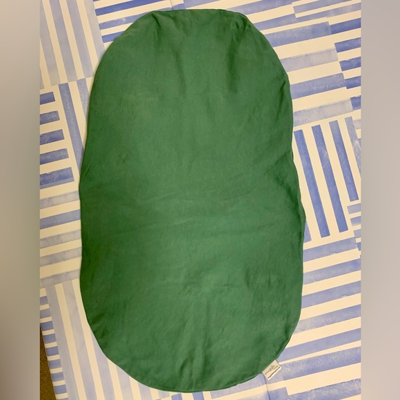 Snuggle Me Organic Infant Lounger + 2 covers - Picture 6 of 9